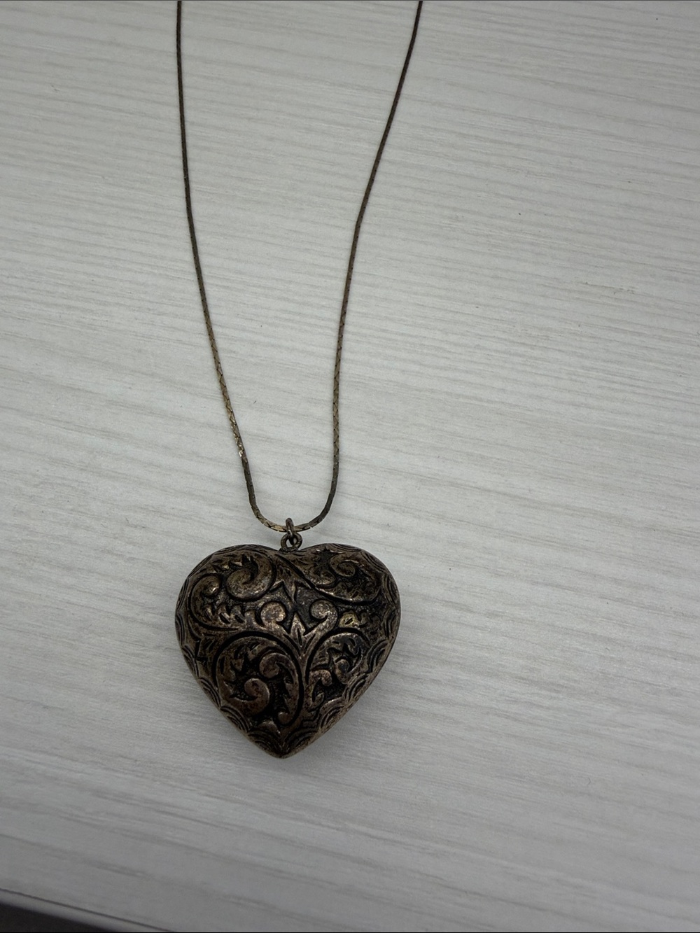 Vintage-Style Heart Pendant Necklace in Antique Brown